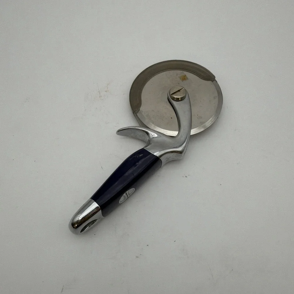 Rare BLUE KitchenAid  Professional Empire Pizza Cutter Wheel Finger Guard 2002